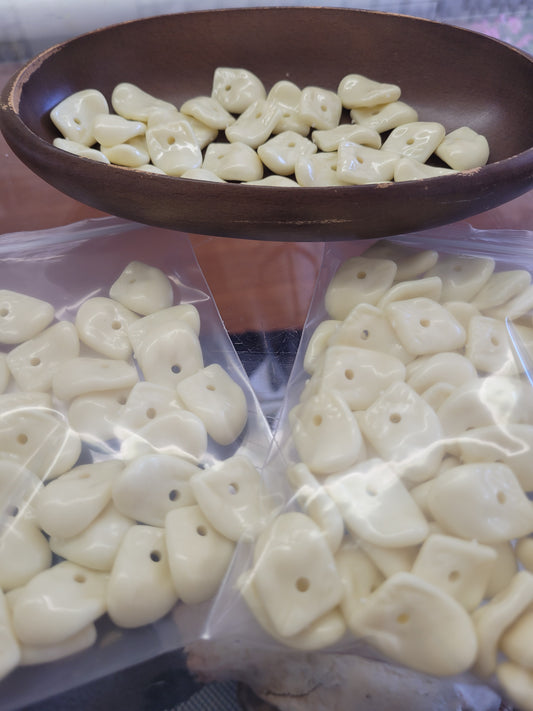 Imitation Elk Tooth
25 piece